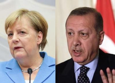 اردوغان و مرکل درباره بحران پناهجویان گفت وگو کردند