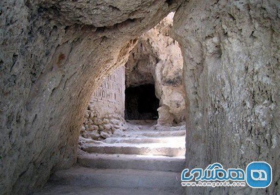 غار نیاسر یکی از جالب ترین جاذبه های طبیعی ایران است