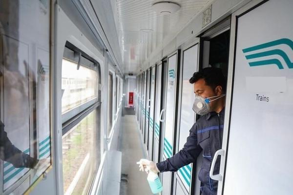 تأخیر 5 ساعته قطار تهران، مشهد، مسافران 12 ساعت حبس شدند