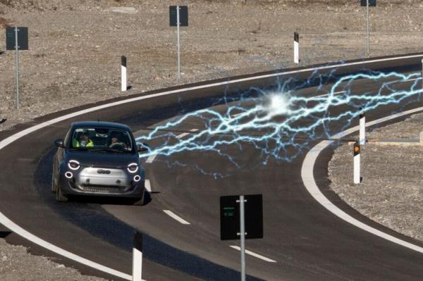 جاده ای که خودرو های الکتریکی را در حین حرکت شارژ می نماید!