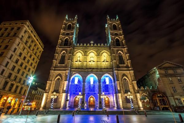 گردشی در کلیسای نوتردام مونترال: نگینی درخشان در قلب تاریخ